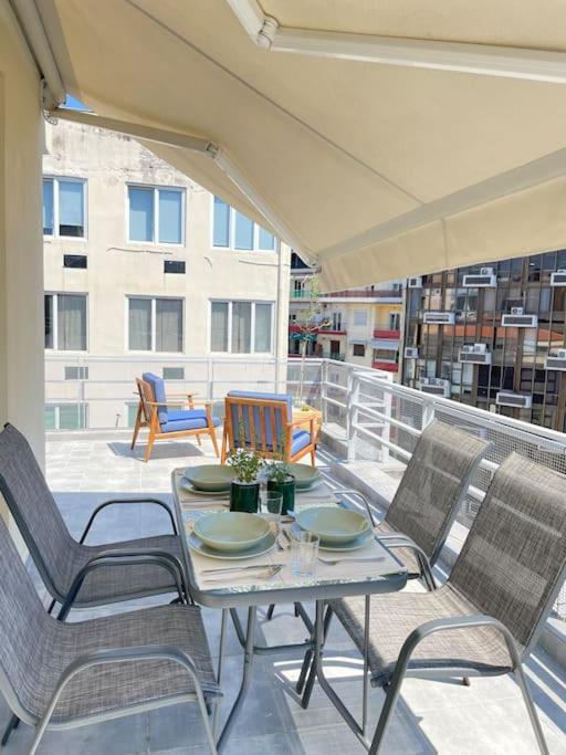 Domus City Apartment With Wonderful Balcony เทสซาโลนิกิ ภายนอก รูปภาพ